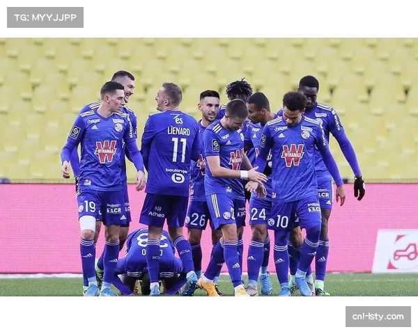 昂热0-2不敌斯特拉斯堡，客队通过高效反击破解主队前场压迫